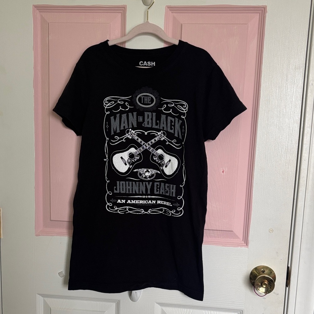 Johnny Cash 'Man in Black' Graphic Tee - Black